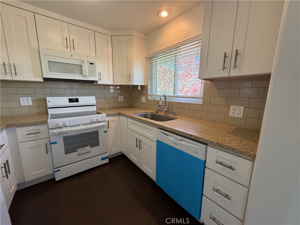 22711 Maple B Property Photo 19