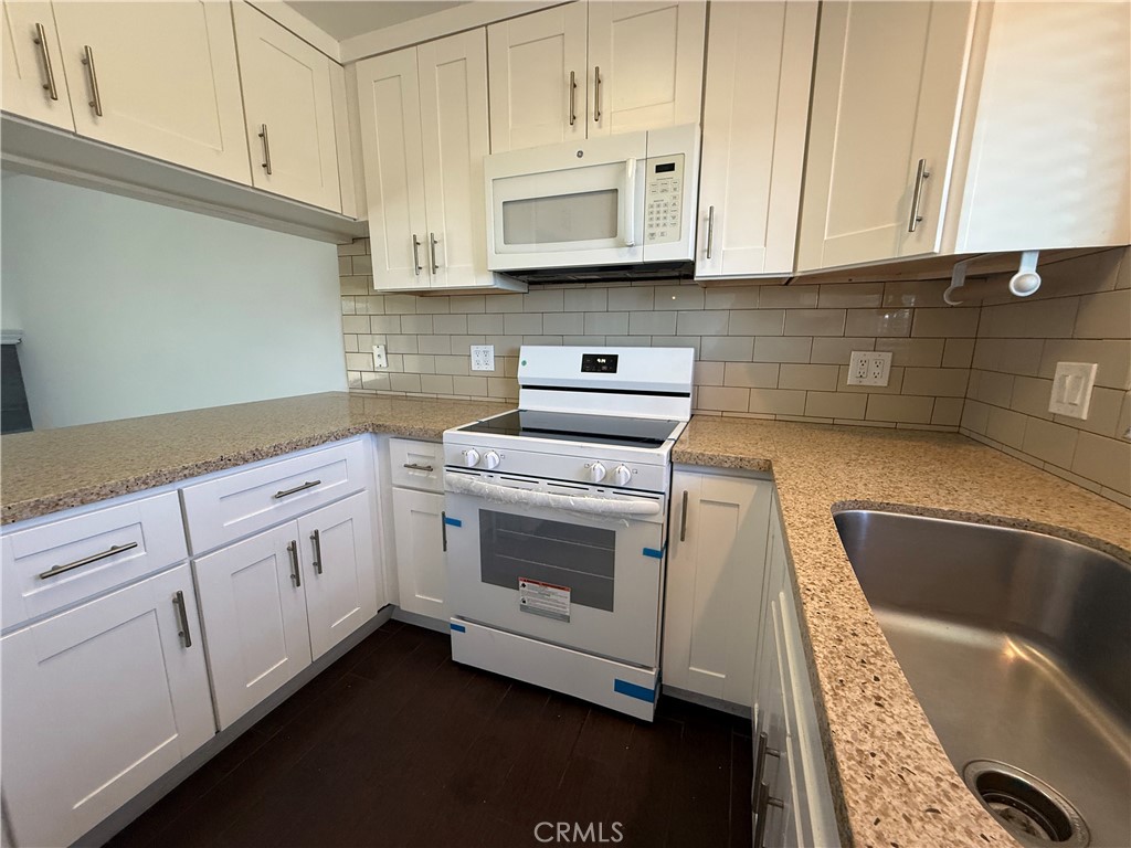 22711 Maple B Property Photo 20