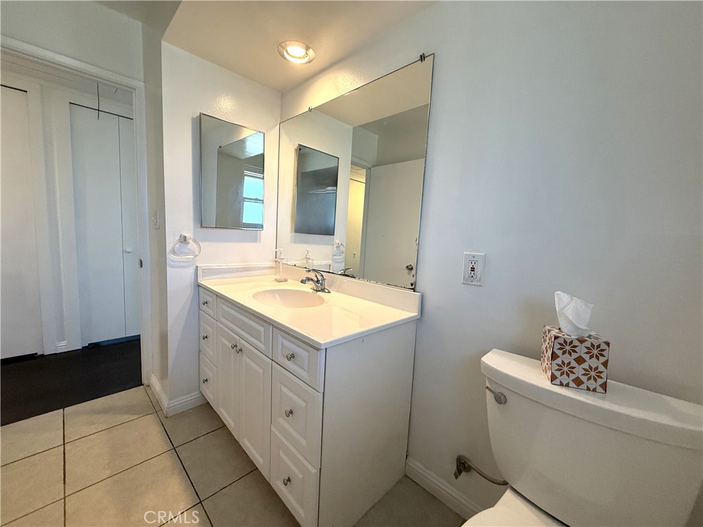 22711 Maple B Property Photo 22