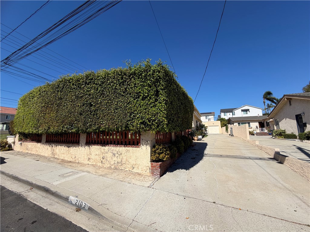 2103 Clark Lane B Property Photo 1
