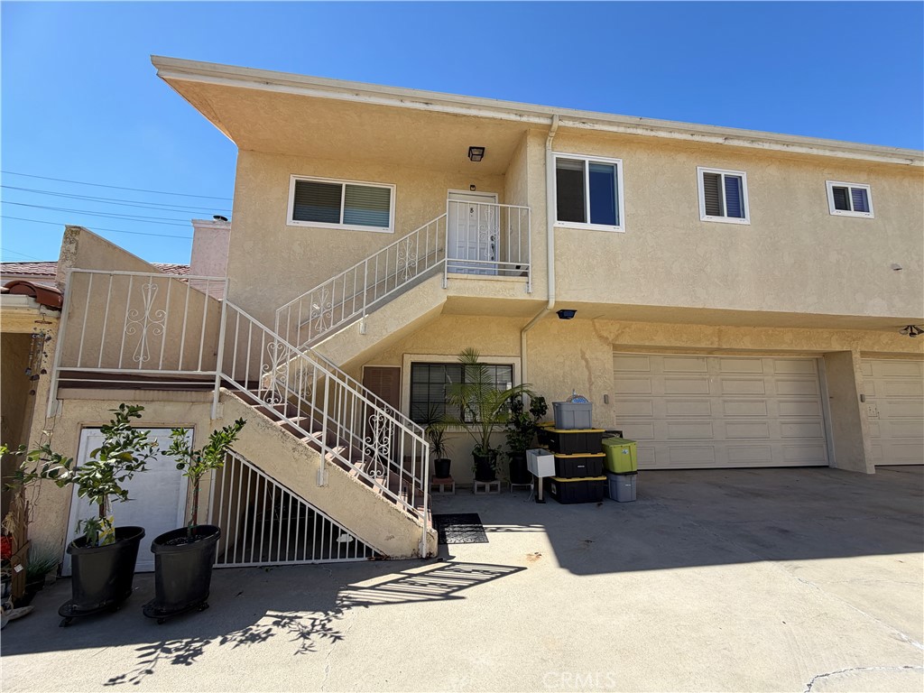 2103 Clark Lane B Property Photo 2