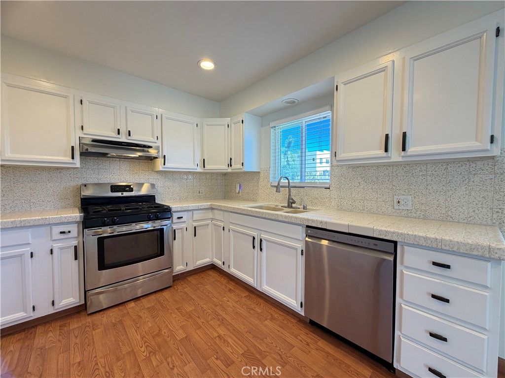 2103 Clark Lane B Property Photo 9