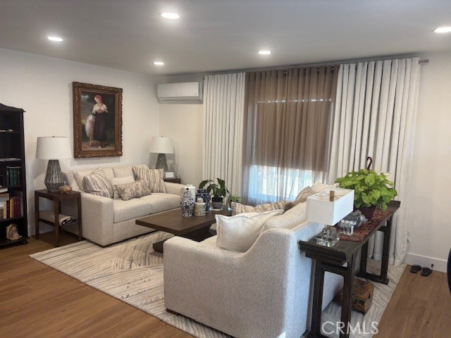 503 W Denni Property Photo 3