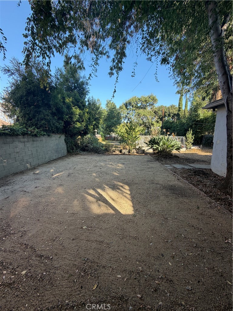 1110 S Los Robles Property Photo 5
