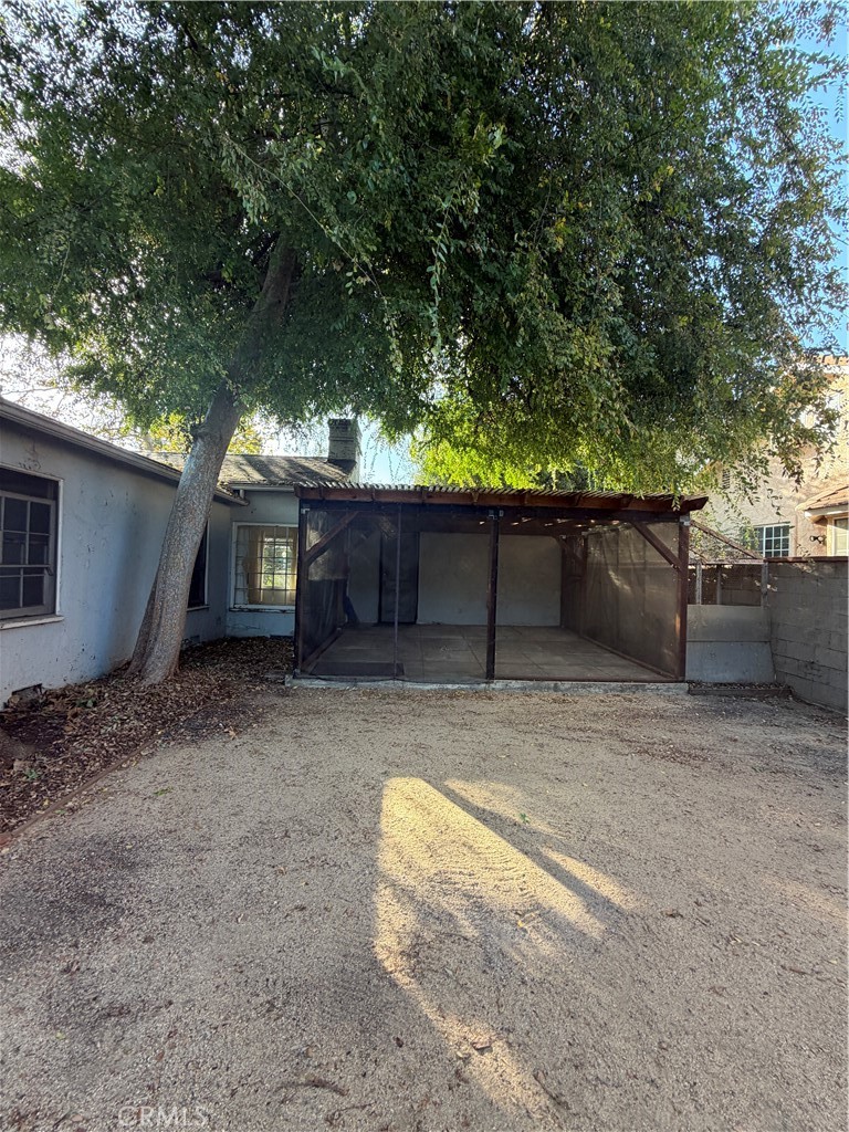 1110 S Los Robles Property Photo 18