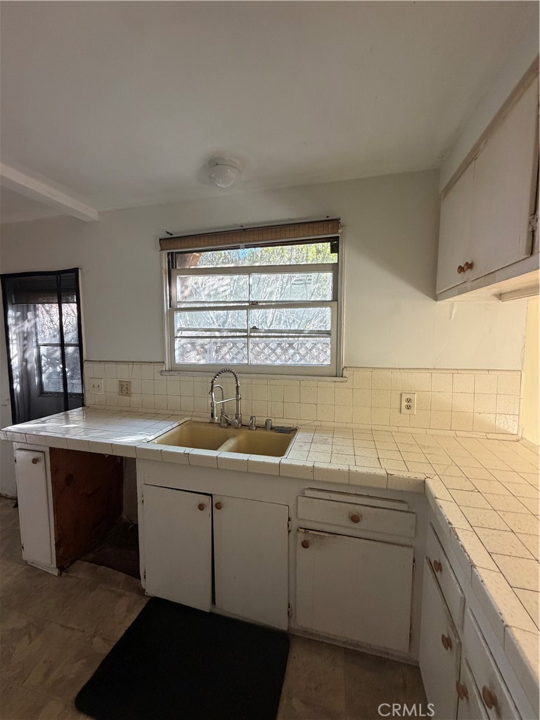 1110 S Los Robles Property Photo 23