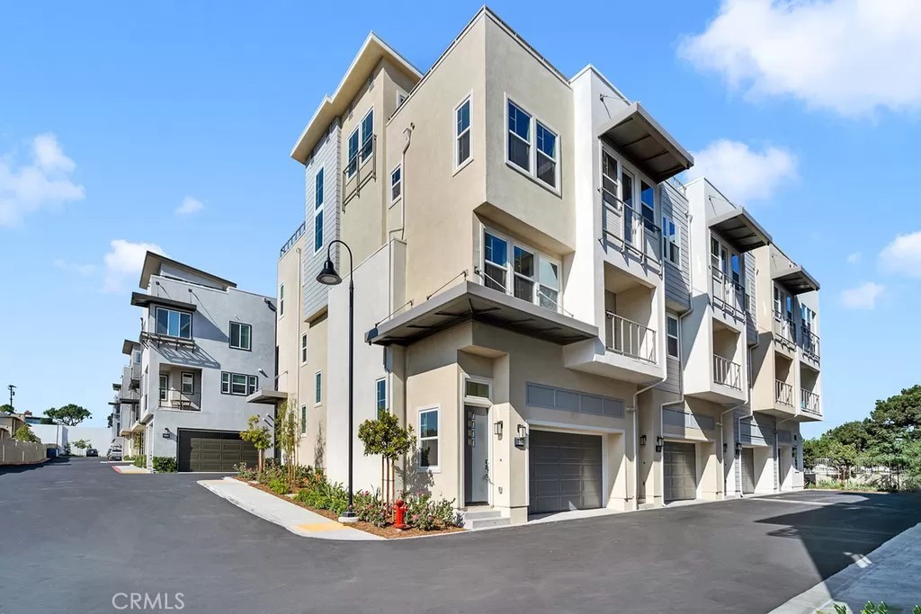 582 E Imperial Property Photo 1