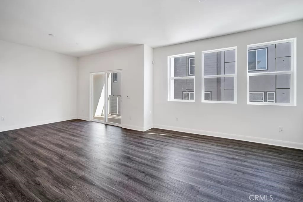 582 E Imperial Property Photo 2