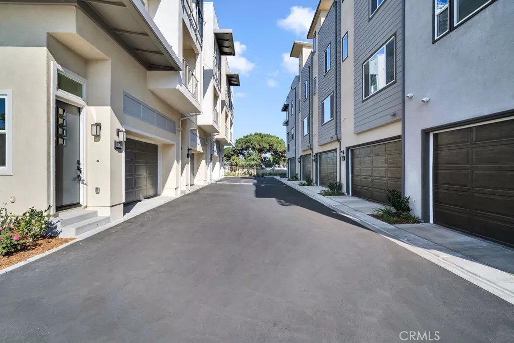 582 E Imperial Property Photo 3