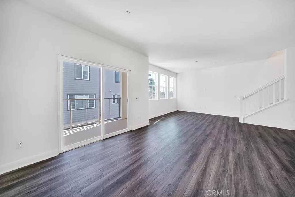 582 E Imperial Property Photo 4