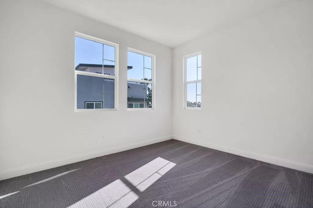 582 E Imperial Property Photo 6