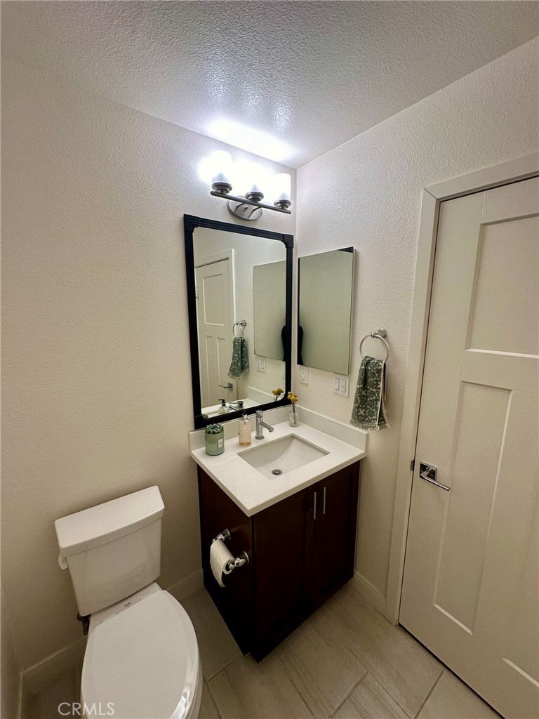 582 E Imperial Property Photo 14