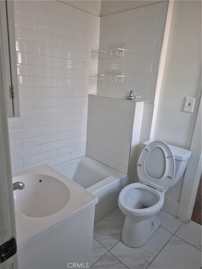 5856 S Olive Property Photo 8