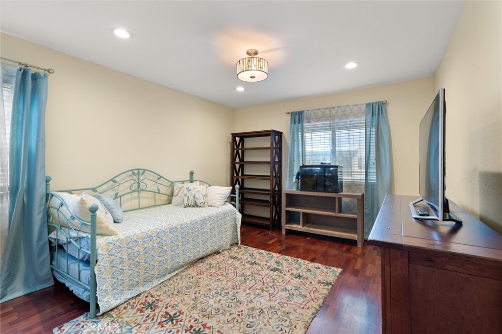 412 Manhattan Avenue Property Photo 13