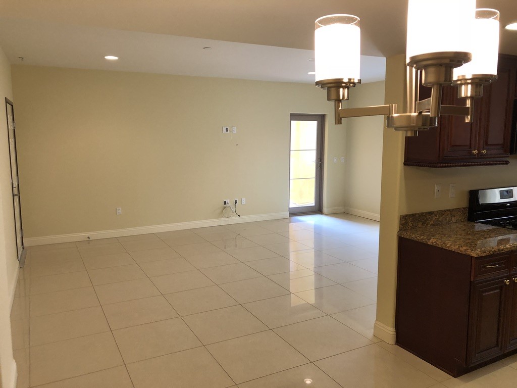 366 W 8th Street 34 Property Photo 5