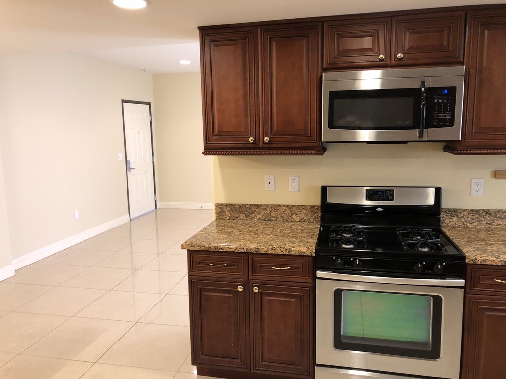 366 W 8th Street 34 Property Photo 17