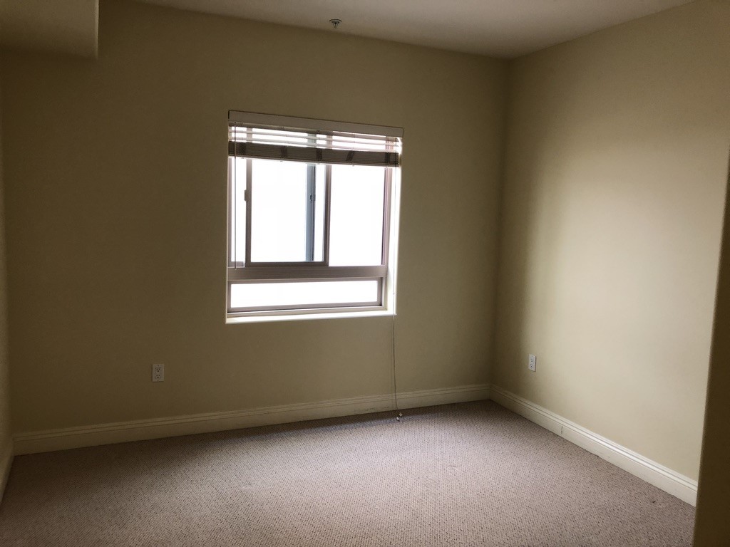 366 W 8th Street 34 Property Photo 21