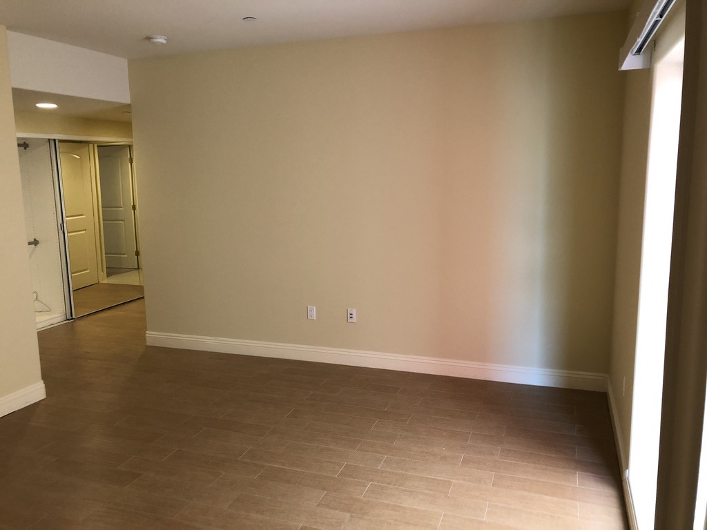 366 W 8th Street 34 Property Photo 27