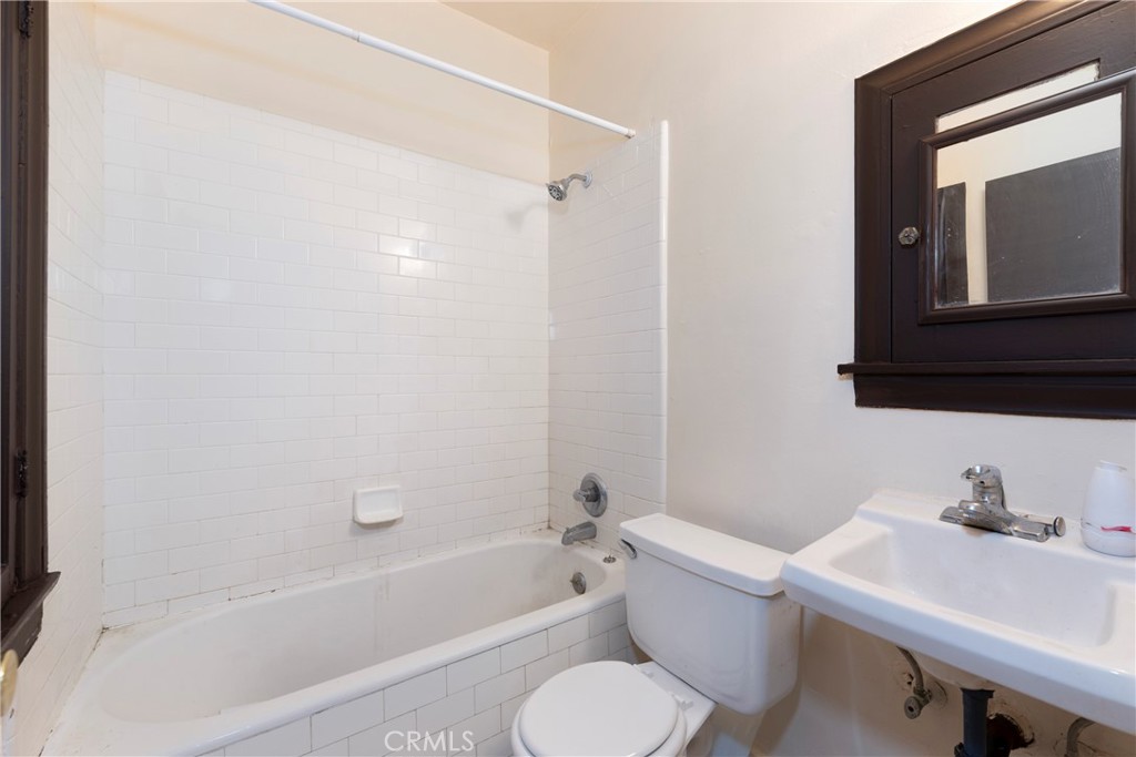 1116 Sartori Avenue 211 Property Photo 5