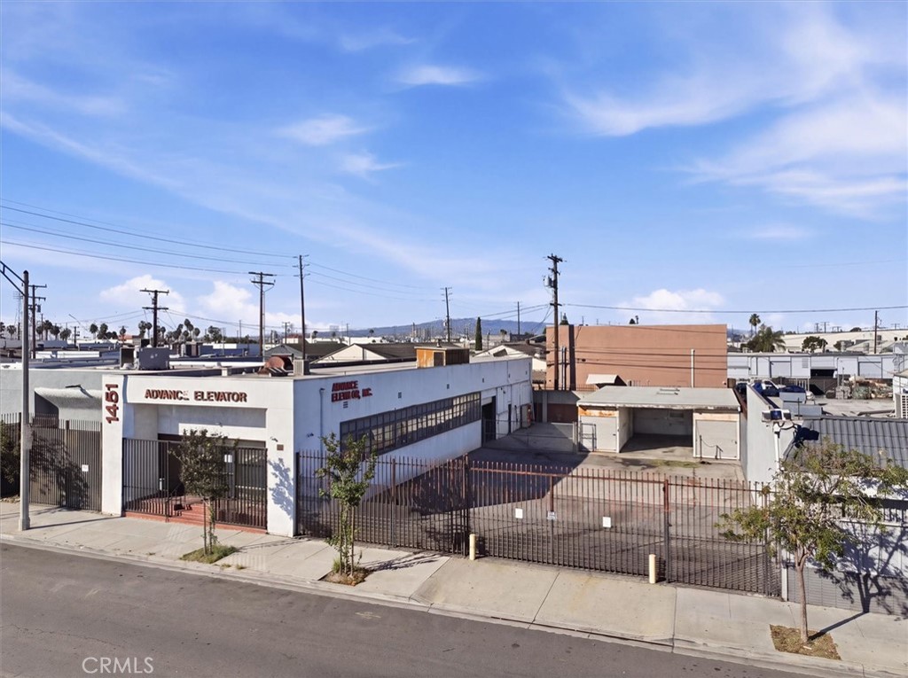 1451 Santa Fe Avenue Property Photo 2