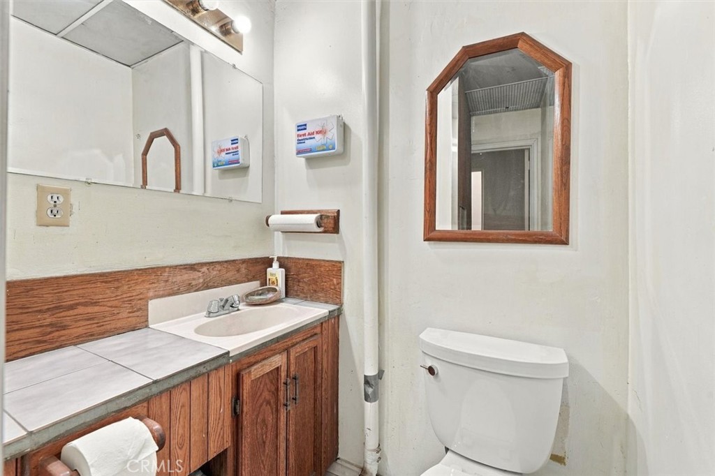 1451 Santa Fe Avenue Property Photo 17