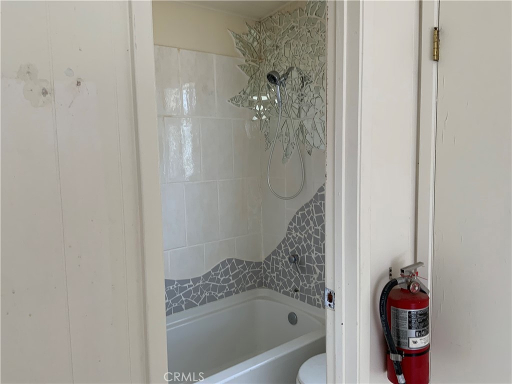 800 Hillcrest Drive Property Photo 3