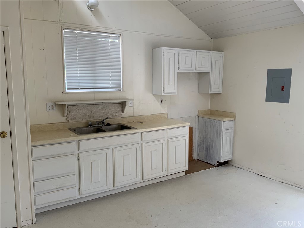 800 Hillcrest Drive Property Photo 5