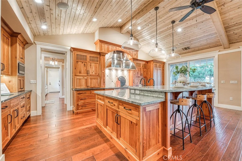 1098 S Rainbow Avenue Property Photo 11