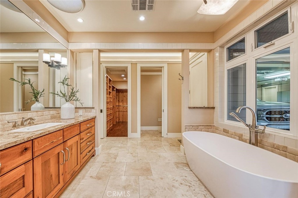 1098 S Rainbow Avenue Property Photo 23