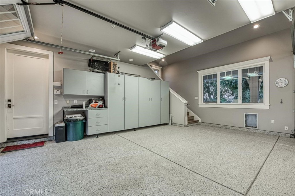 1098 S Rainbow Avenue Property Photo 25