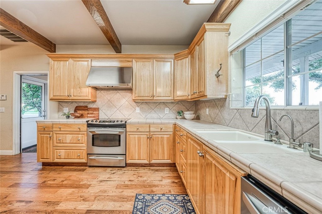 1098 S Rainbow Avenue Property Photo 41