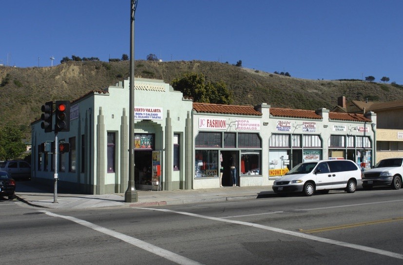 684 N Ventura Avenue Property Photo 1