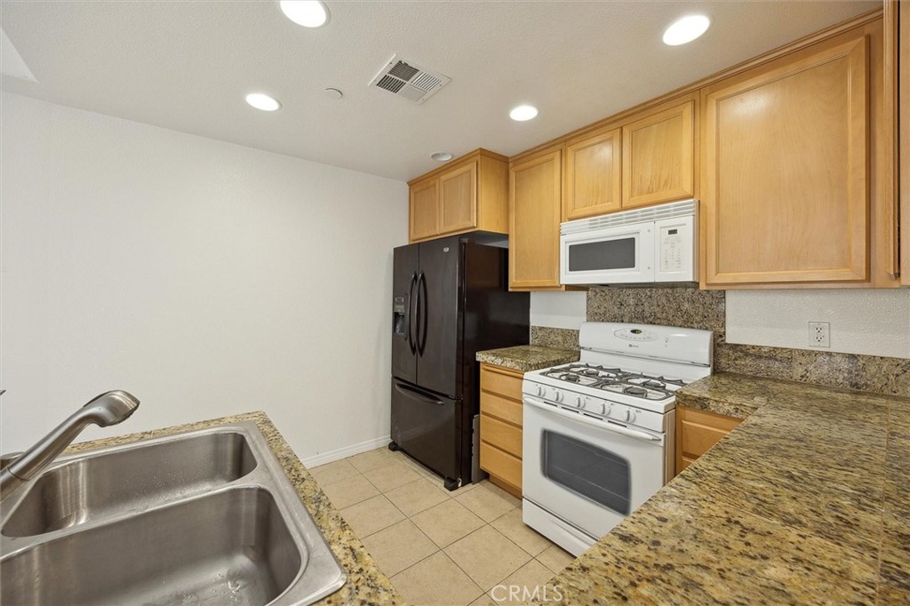 854 Tarragon Lane 1307 Property Photo 6