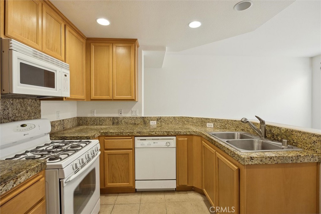 854 Tarragon Lane 1307 Property Photo 7