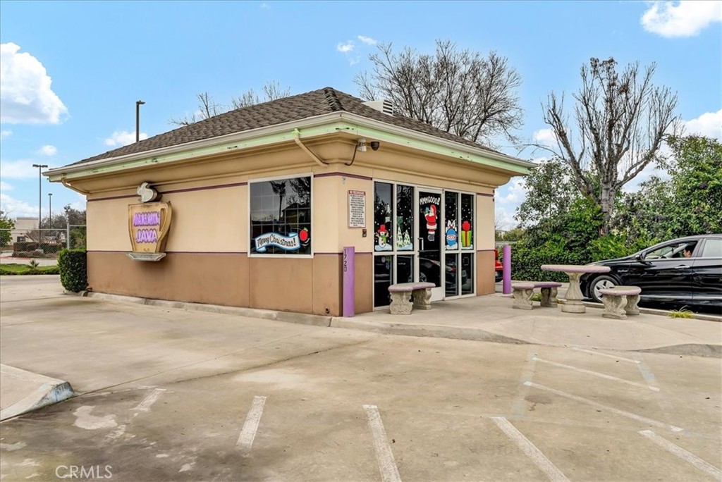 1720 E Noble Avenue Property Photo