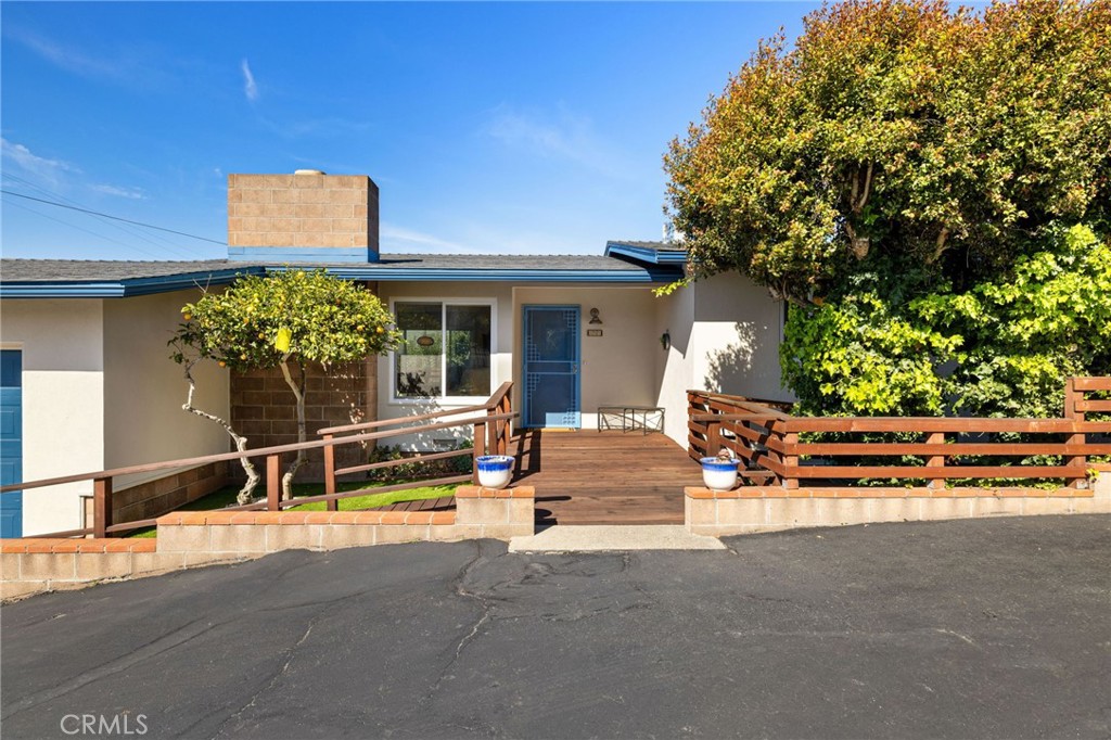 855 Olive Street Property Photo 3