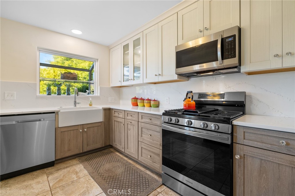 855 Olive Street Property Photo 16