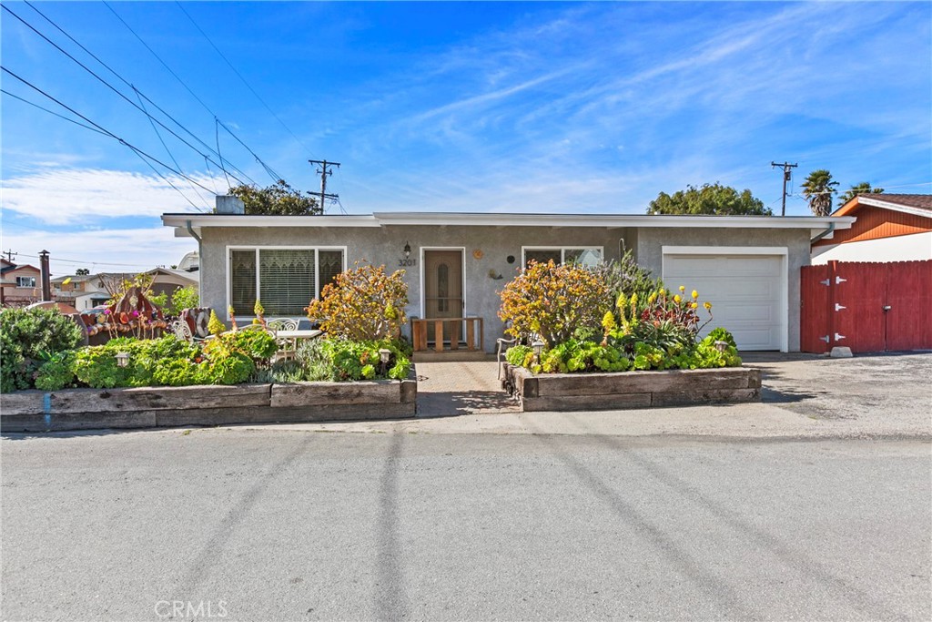 3201 Tide Avenue Property Photo