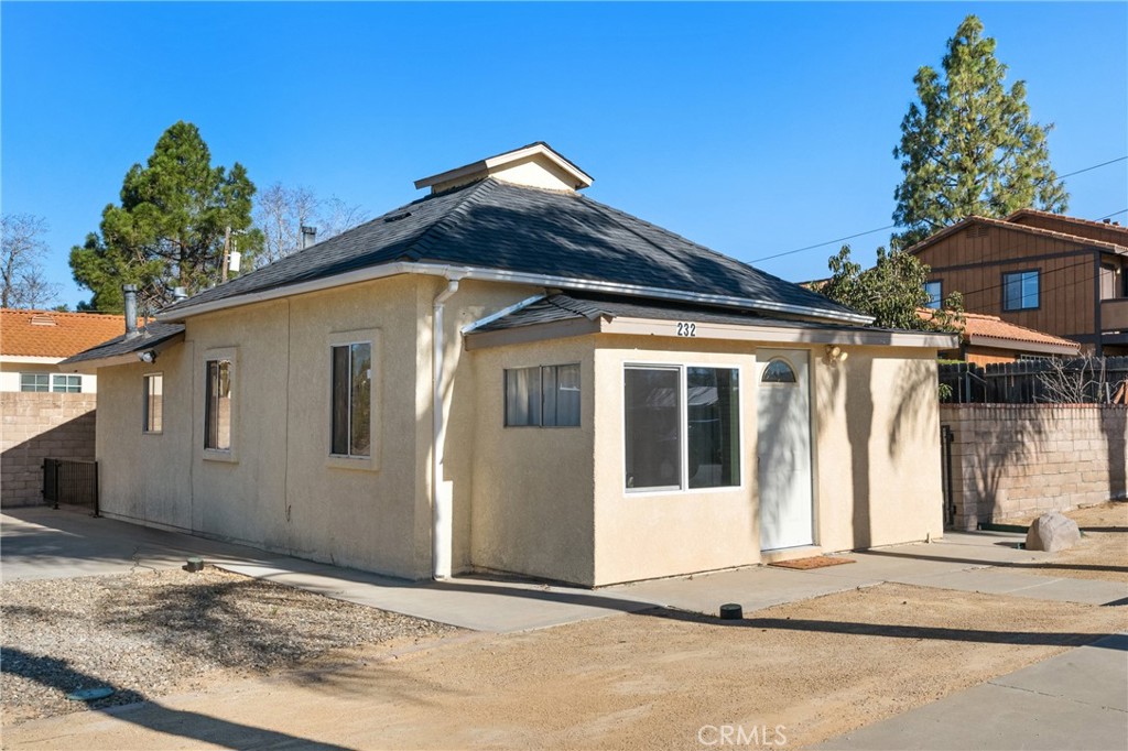 232 W Price Street Property Photo