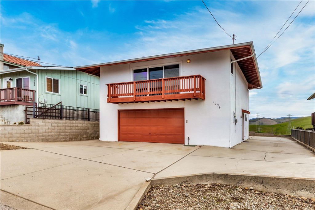 1296 Hillcrest Drive Property Photo