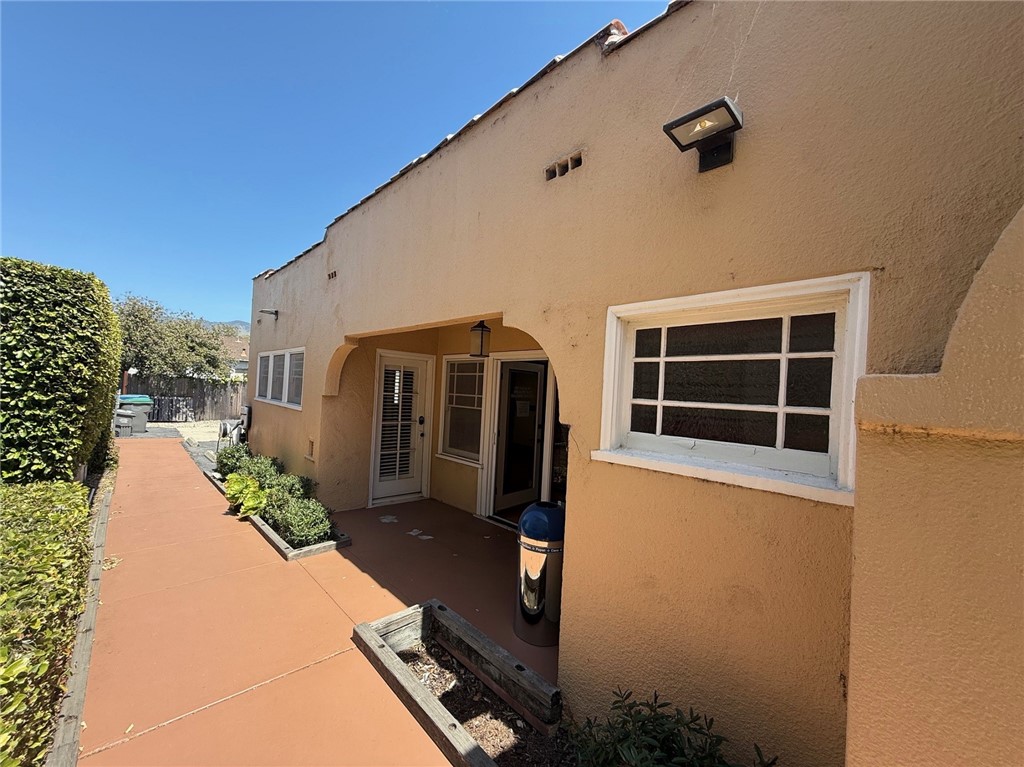 870 Osos Street Property Photo 5