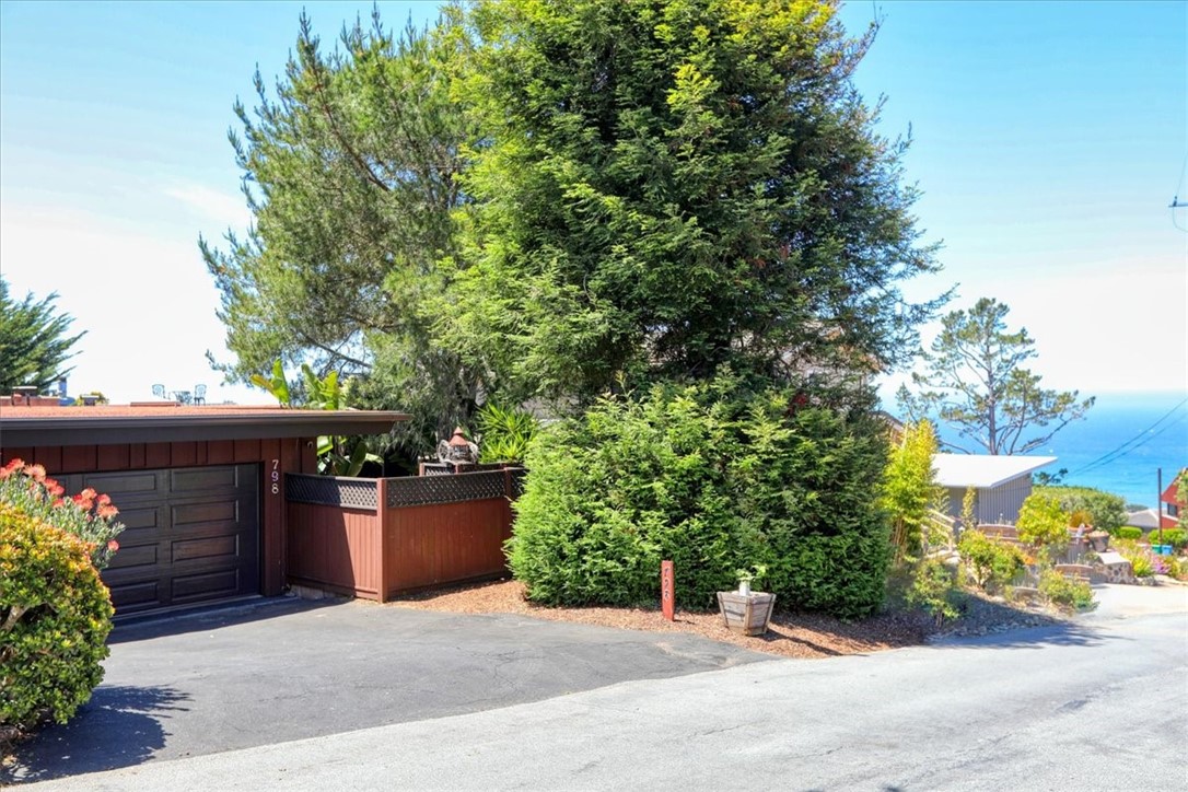 798 Drake Street Property Photo 1