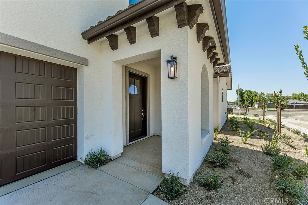 6008 E Sussex Way Property Photo 3