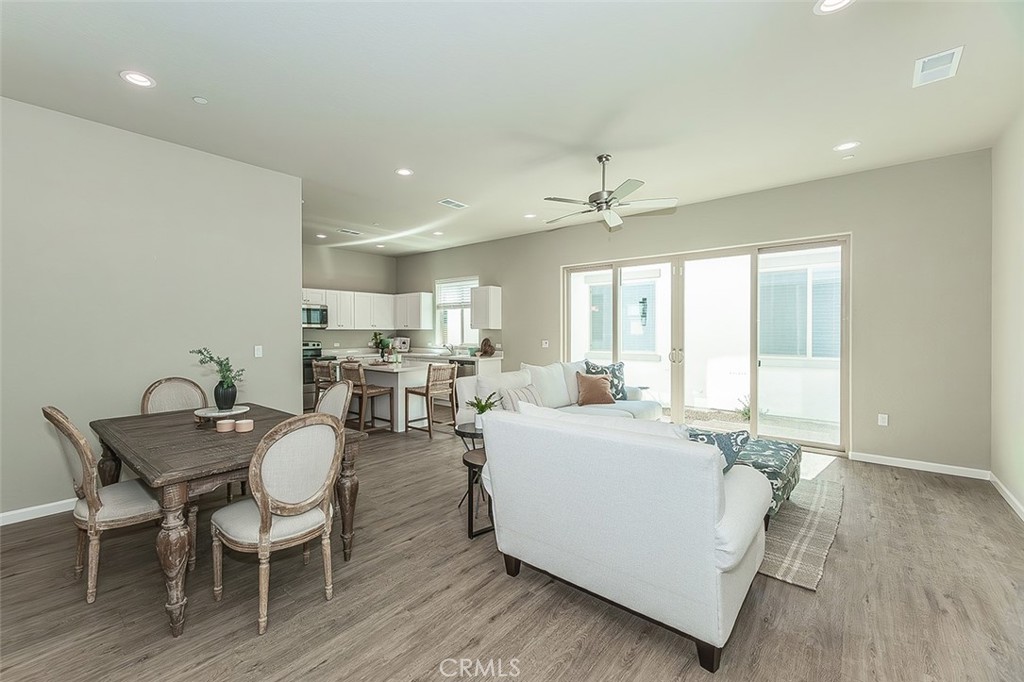 6008 E Sussex Way Property Photo 5