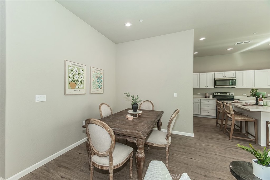 6008 E Sussex Way Property Photo 9