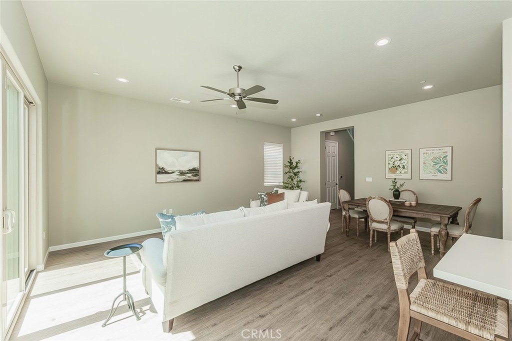 6008 E Sussex Way Property Photo 11