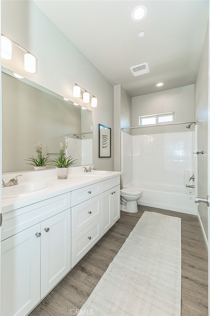 6008 E Sussex Way Property Photo 32