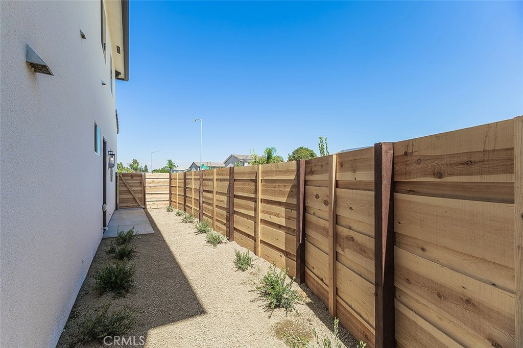 6008 E Sussex Way Property Photo 37