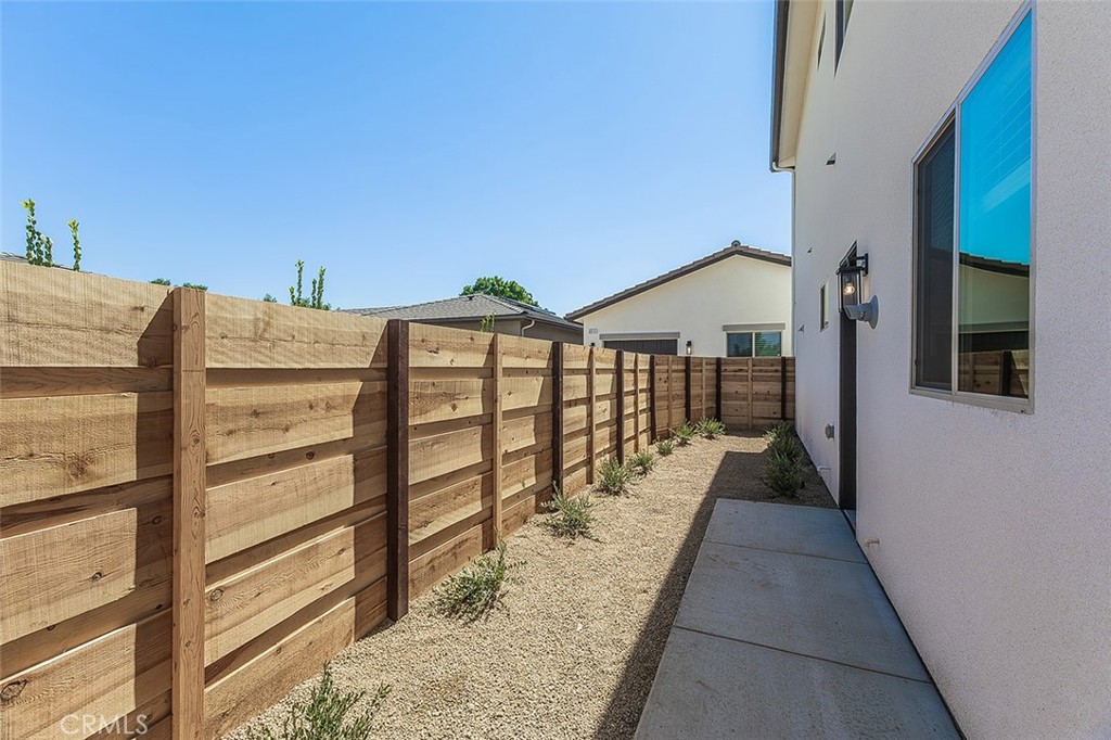 6008 E Sussex Way Property Photo 38