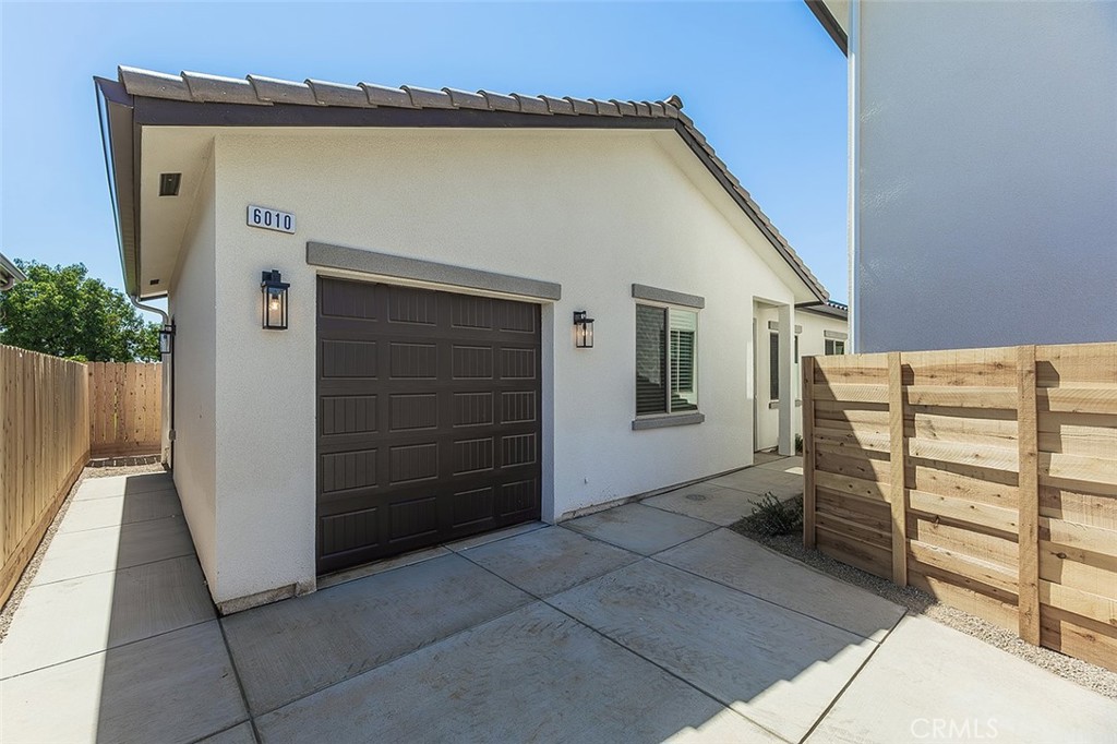 6008 E Sussex Way Property Photo 39